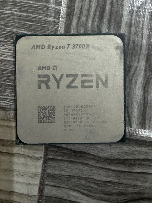 Ryzen 7 3700X процессор