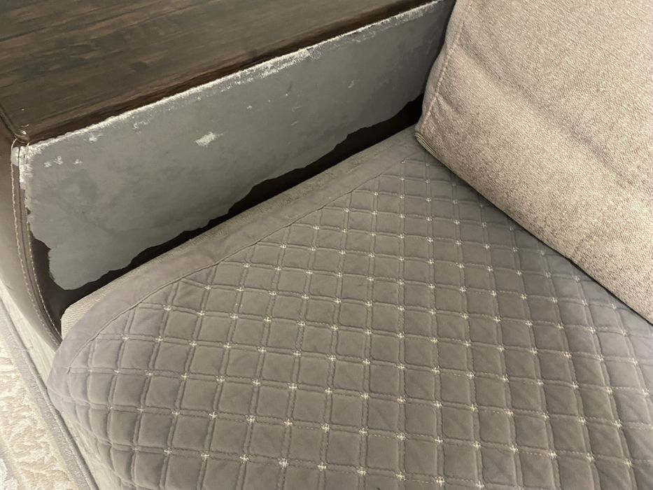 Продам диван угловой срочно