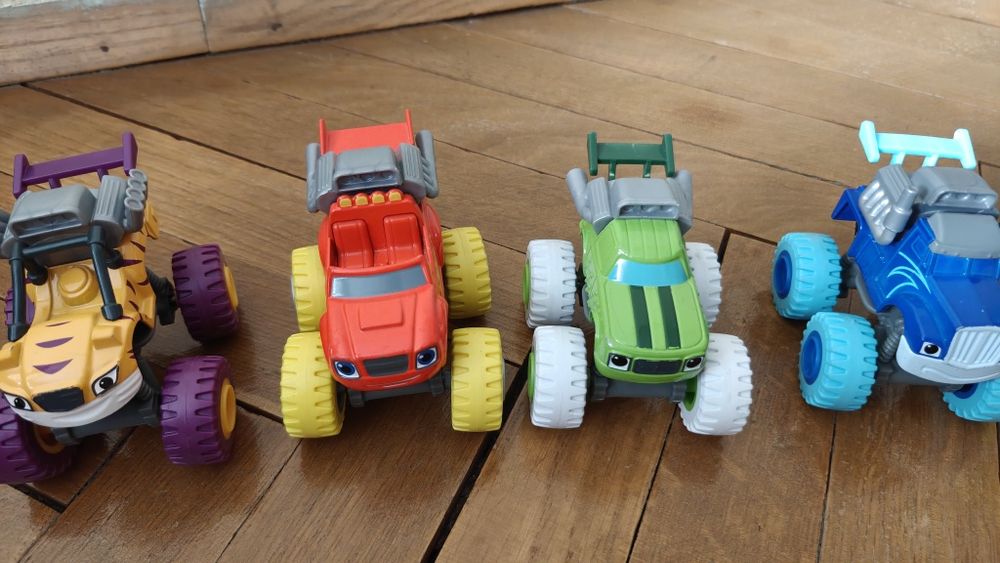 6 бр. колички от "Пламъчко и машините" (Blaze and the Monster Machine