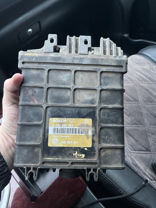 Продам автозапчасть,гольф 3 1.8