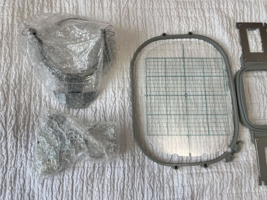 Mașină de brodat Brother VR – ca nouă, doar 24h folosită + accesorii