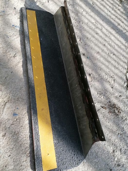 Treapta suplimentara microbuz cu balama.