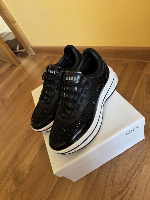 Adidasi Guess cu pietricele
