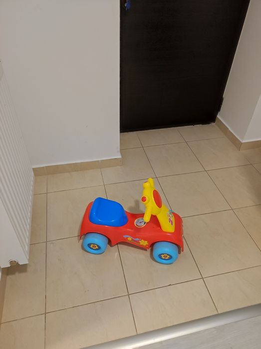 Mașinuța muzicală fără pedale bebelusi Noriel