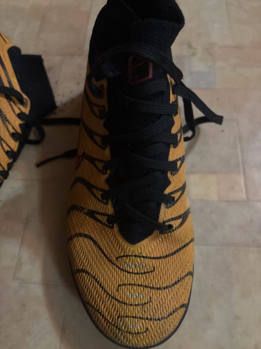 Бутся футбольные