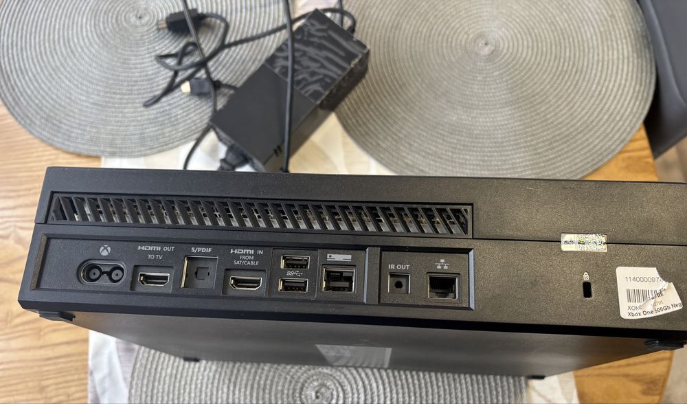 Vând Xbox One  Gaming