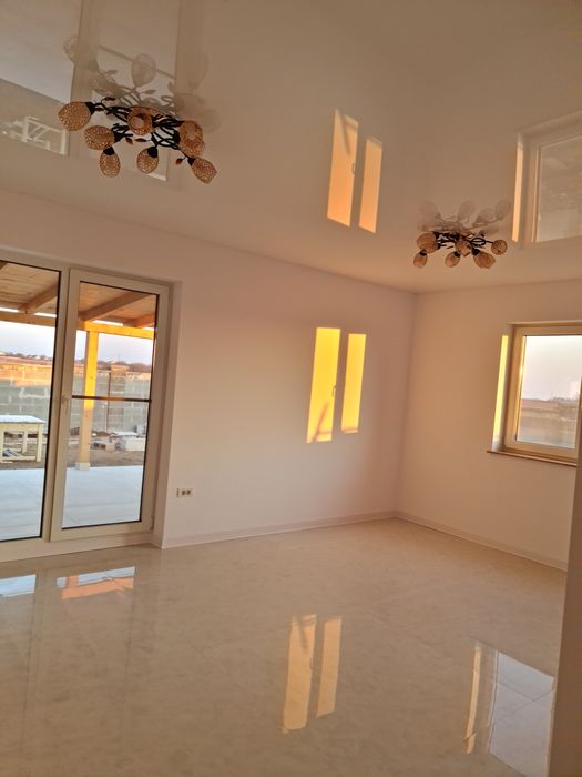 Vand casa cu etaj ocupabila imediat