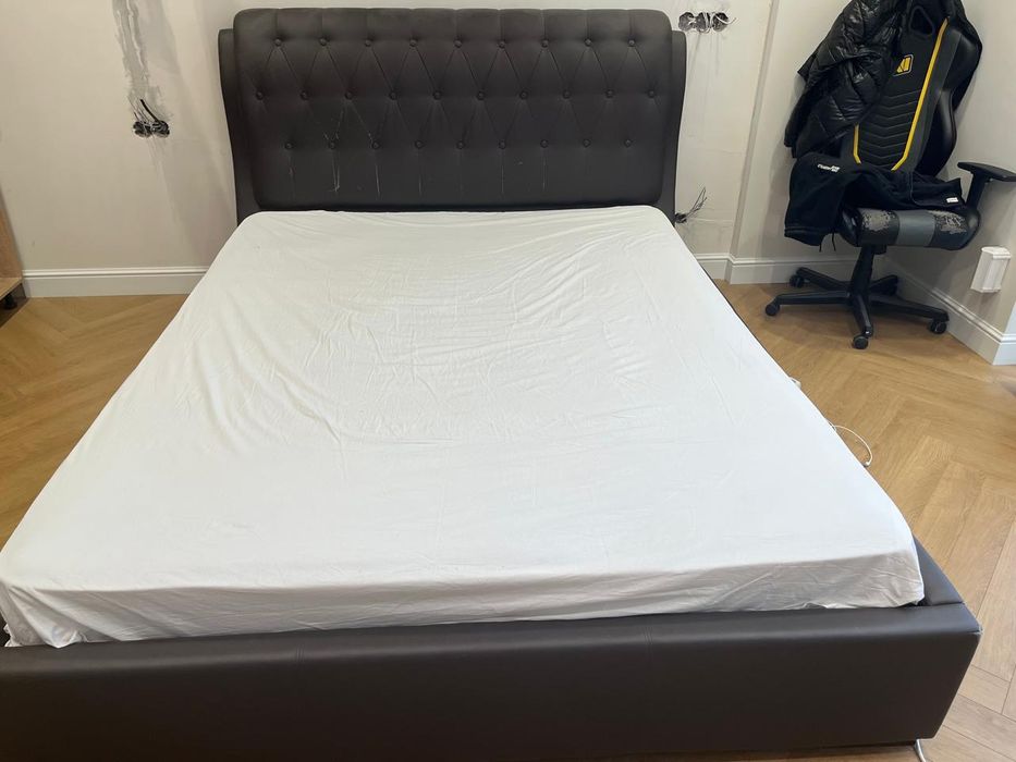 Кровать  двухспальная