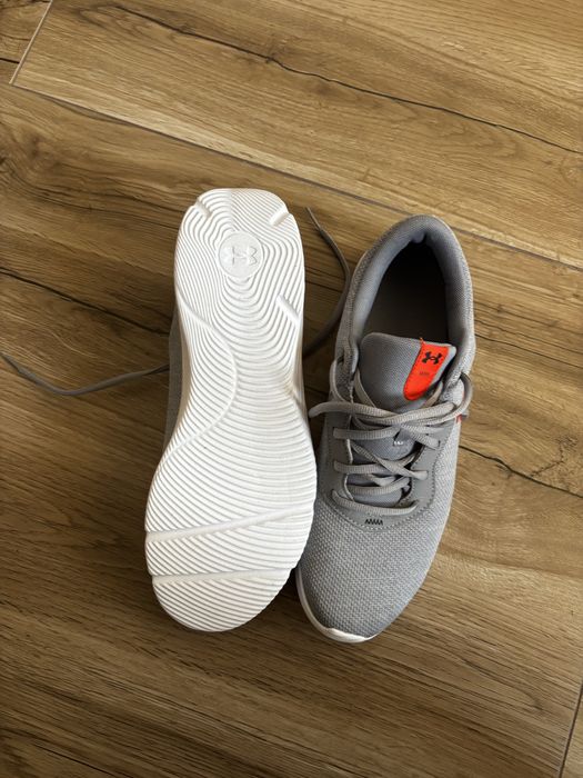 Adidasi Under Armour
