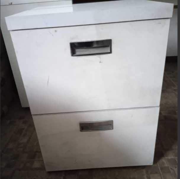 Продам белый стол с тумбочкой