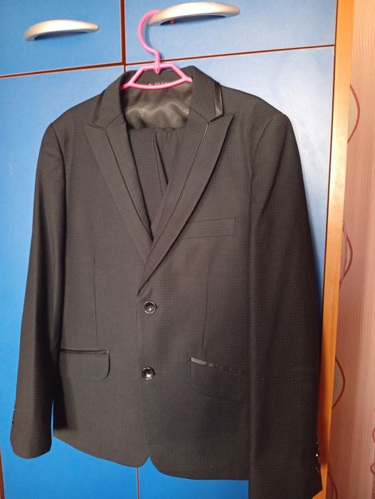 Продам детский костюм тройку