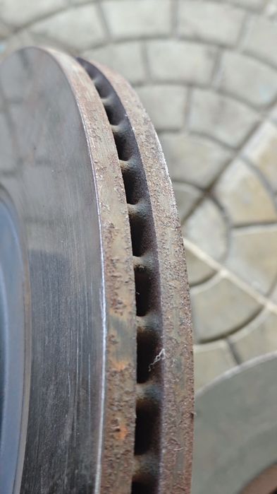 Оригинальные тормозные  диски subaru 294мм