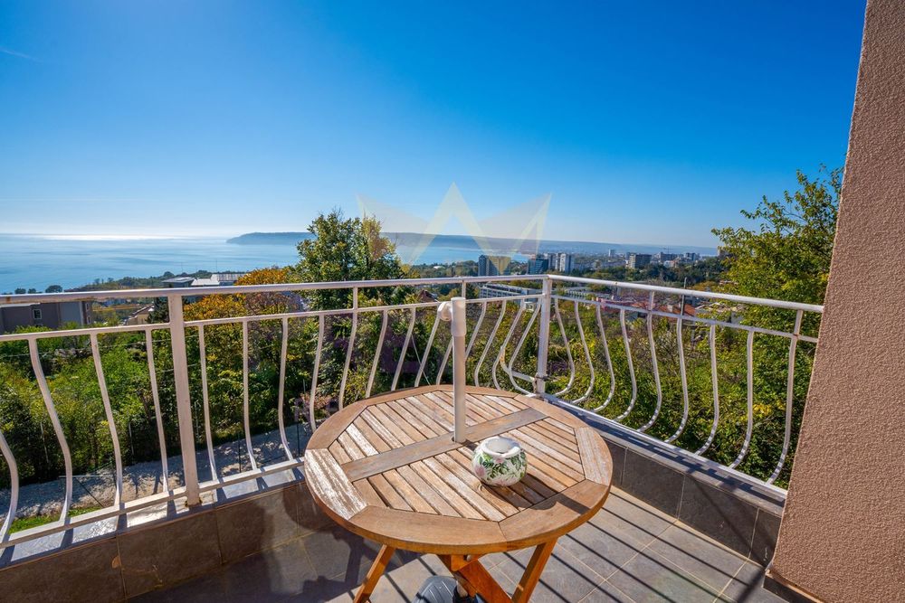 Продава се Двустаен апартамент в Варна, Бриз - 80 кв.м за 1875 €/кв.м - Снимка #2