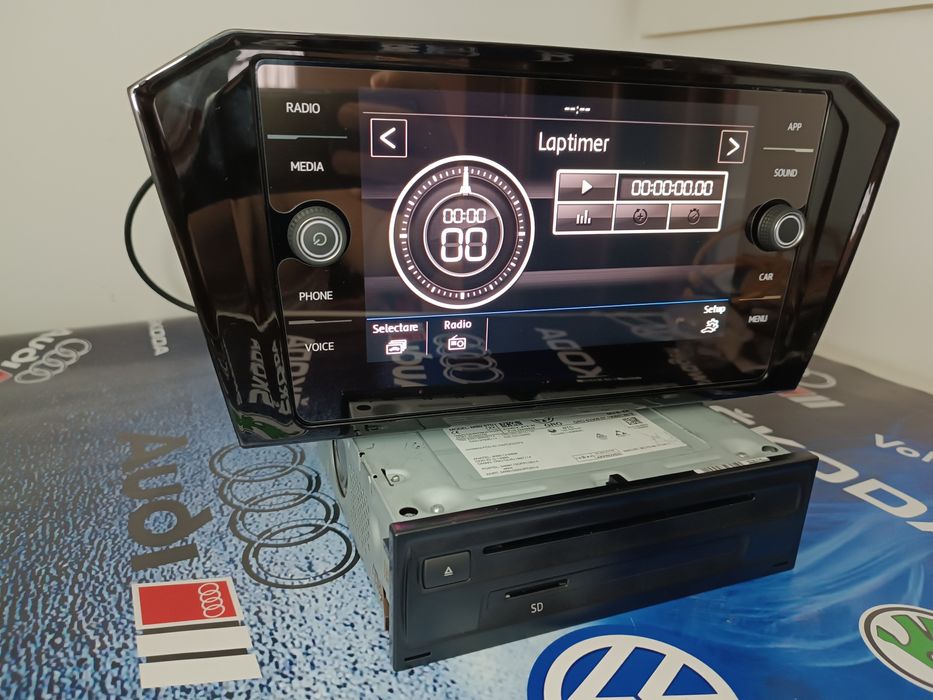 Vând Mib2 Vw PassatB8 unitate și display,rama inclusa in preț