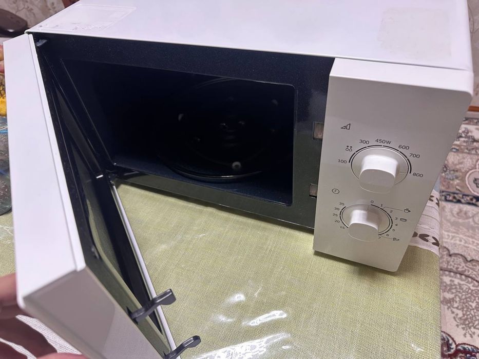 Продам микроволновая печь Samsung ME81ARW-K