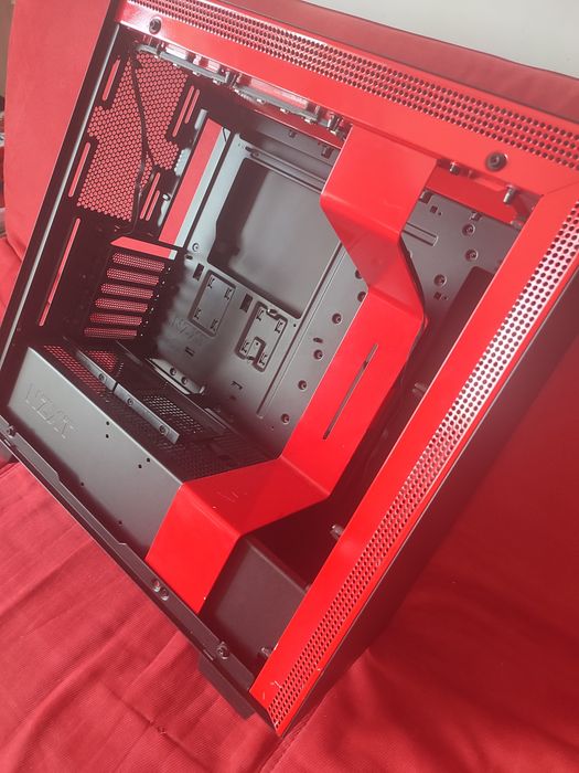 Carcasa NZXT H700B