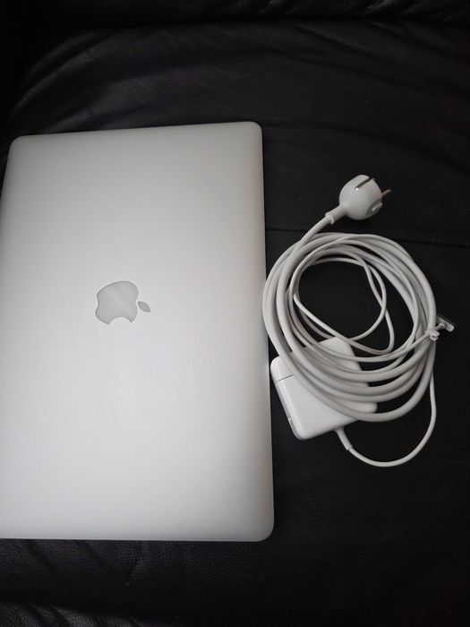 MacBook Pro с Retina дисплей 15-инчов