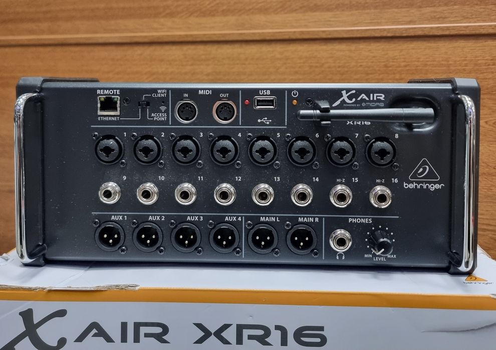 Amanet F28: Mixer digital cu 16 canale Behringer X Air XR16