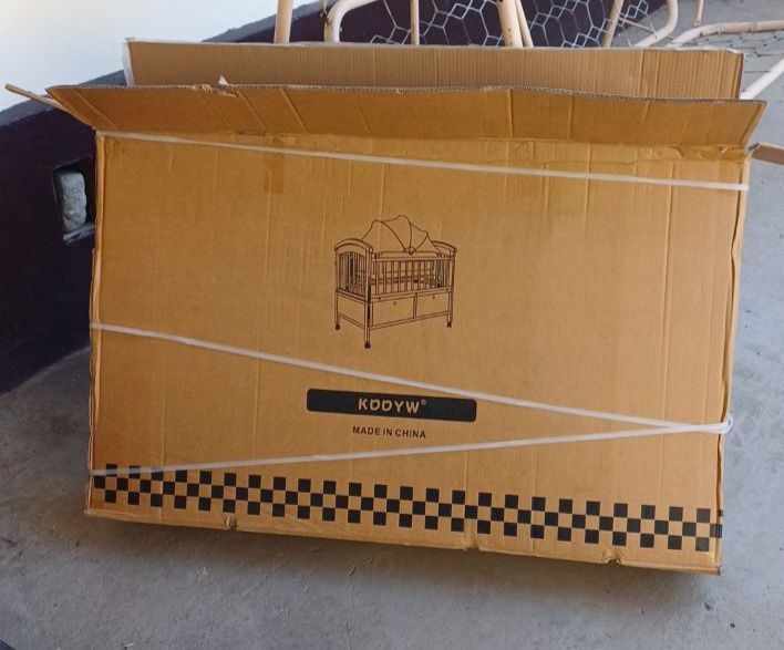 Детская кровать в упаковке