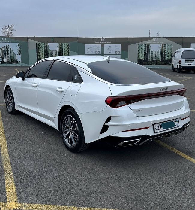 Kia k5 2023 yil oq toza