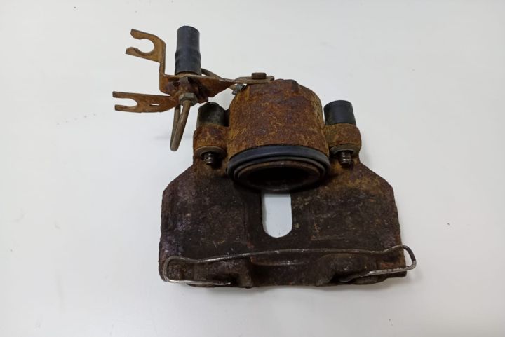 Etrier  dreapta fata Volkswagen VW Passat B5.5 (facelift) seria