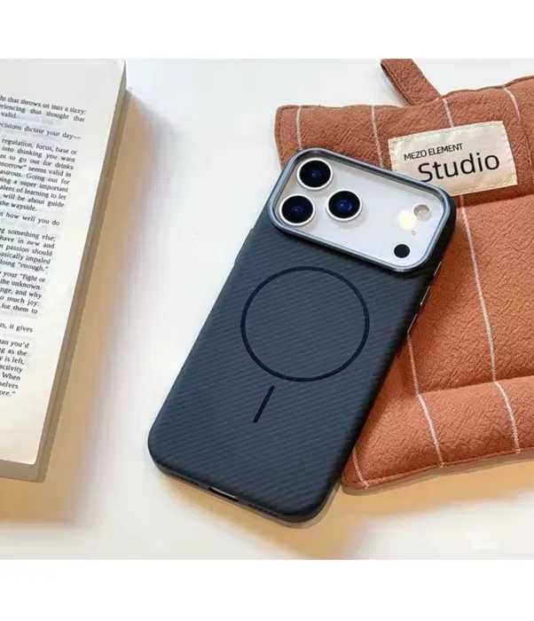 Husa Ultra Slim - Insertie Carbon - iPhone 17 Pro si iPhone 17 Pro Max