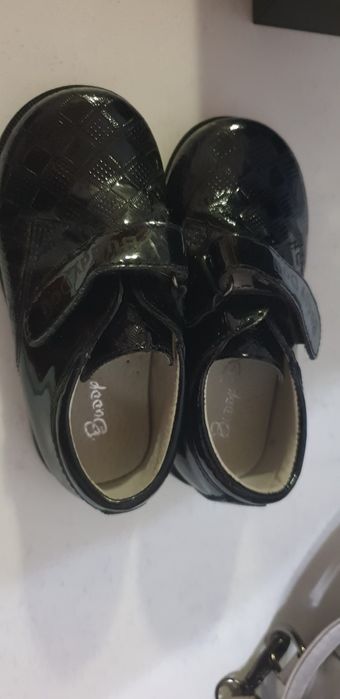 Продам детскую обувь