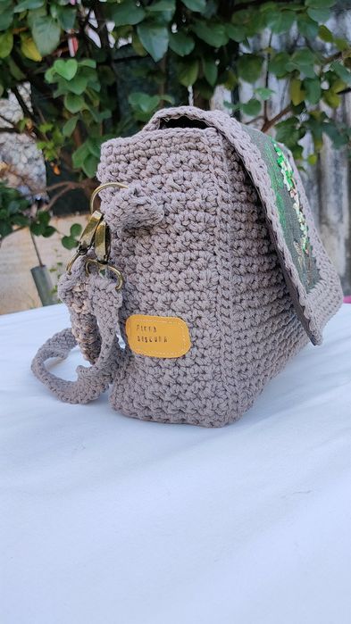 Geantă unicat, croșetată 100% manual, cu panou pictat și broderie 3D