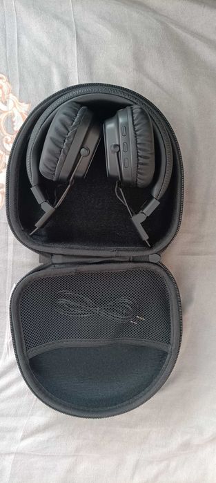 Чехлы для наушников