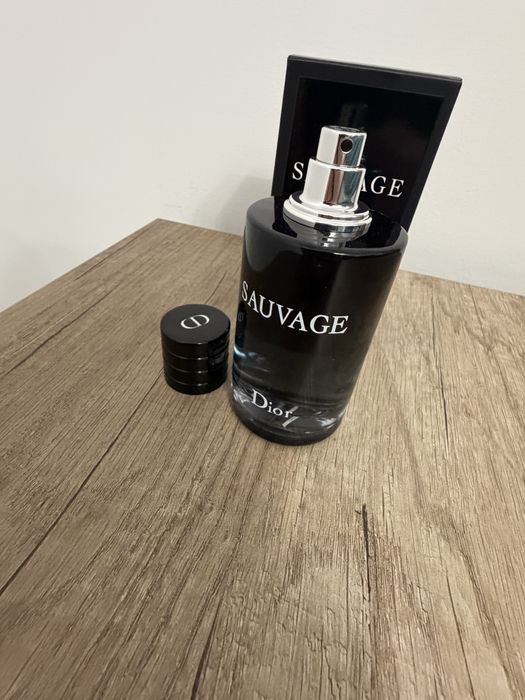 Parfum Sauvage Dior barbati 100 ml nou