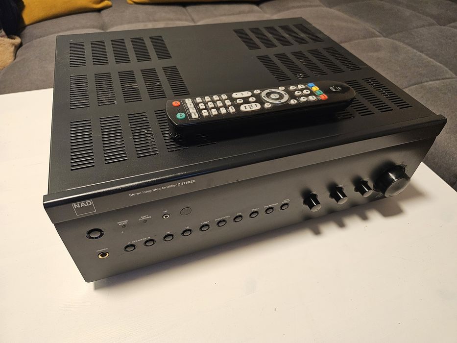 NAD C375 BEE усилвател