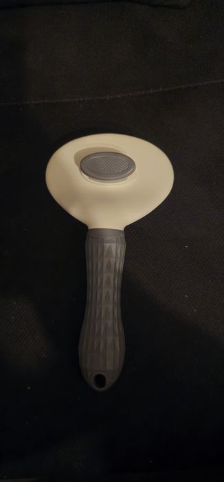 Четка за лесно събиране на косми от домашни любимци