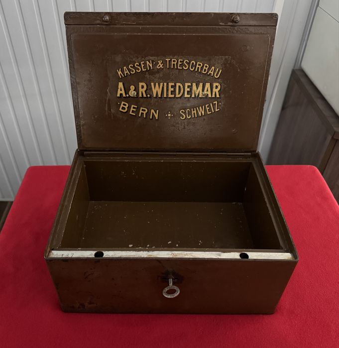 Стара швейцарска каса / сейф A&R Wiedemar Bern