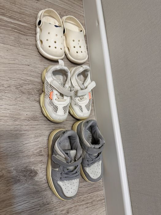 Отдам детские кроссовки 24 размер