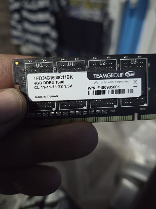 Vând tot ce se vede pc