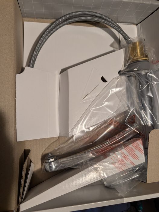 Кухненски смесител Hansgrohe. Два смеситела единият е за проточен бойлер. Цената е за един смесител