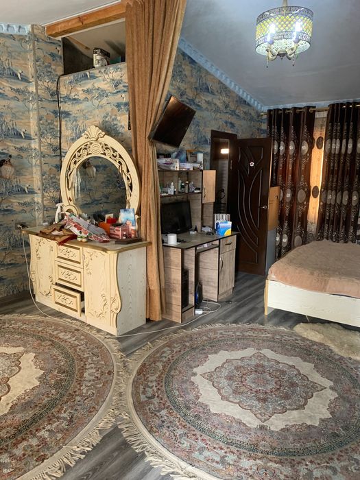 ПРОДАЁТСЯ ДОМ 2,4 сотки,  ремонт, ориентир Зоопарк 150000!