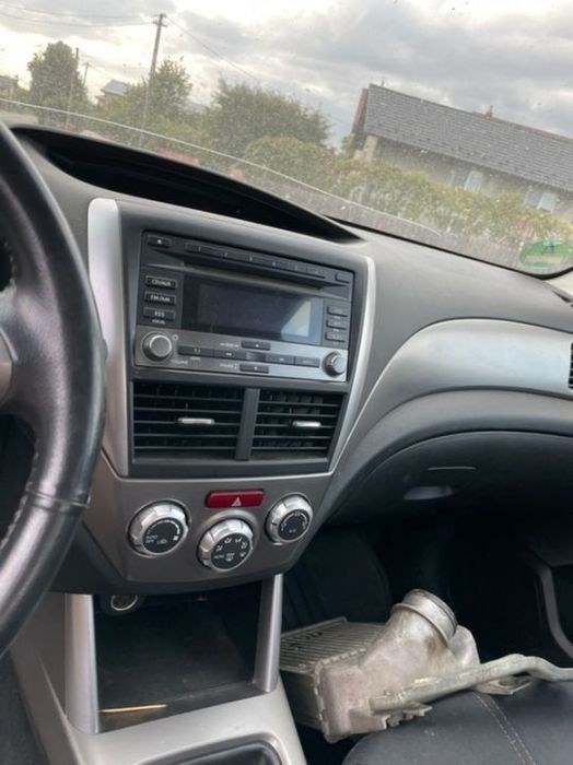 bara fata capotă radiator cutie ușa kit airbaguri scaune Haion luneta geam caseta directie Subaru Forester SH radio cd fabricație 2009 diesel dezme