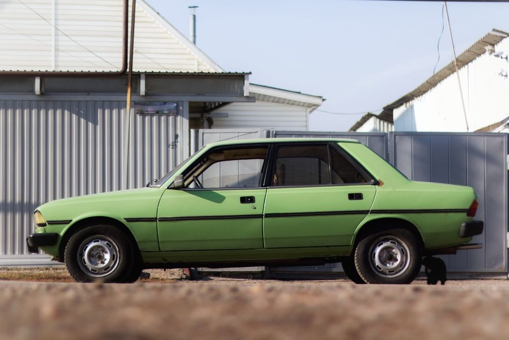 Peugeot 305 ретро