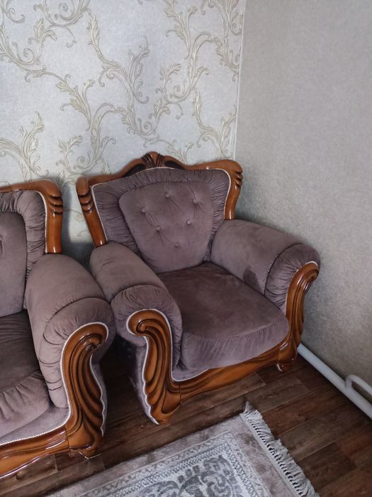 Диван в хорошем состояний