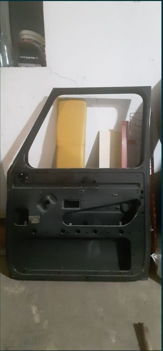 Дверь автомобиля