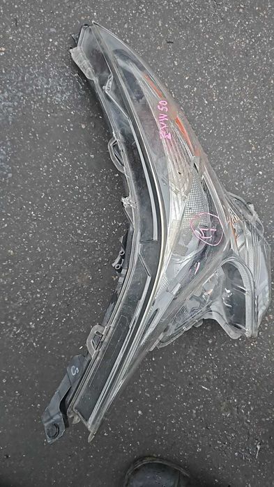 Фара на Toyota Pruis