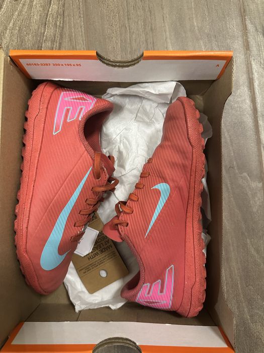 Nike детски футболни обувки 32 номер