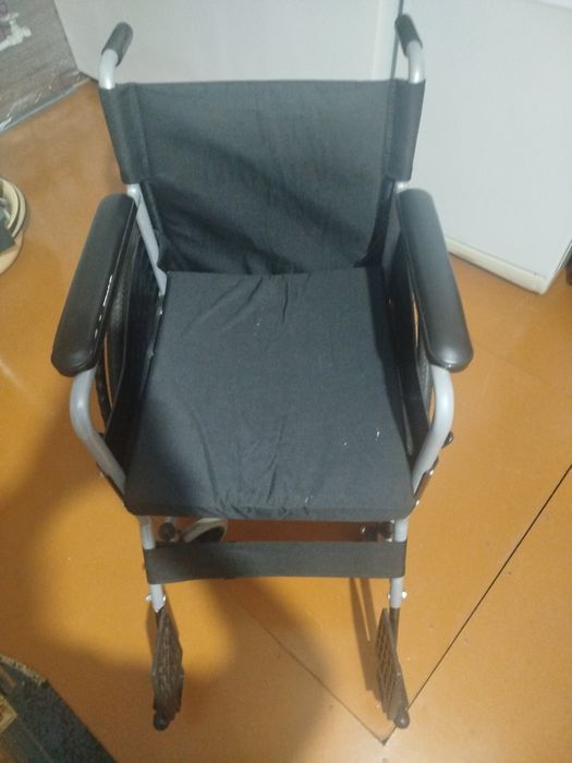 Продам инвалидную кресло
