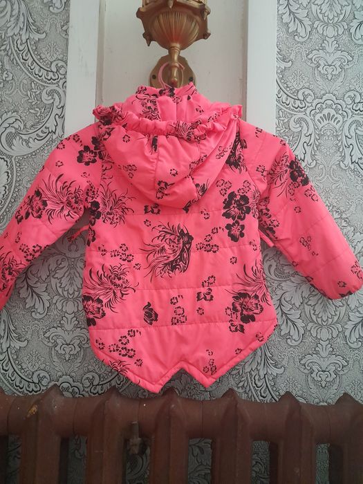 Продам курточку на девочку