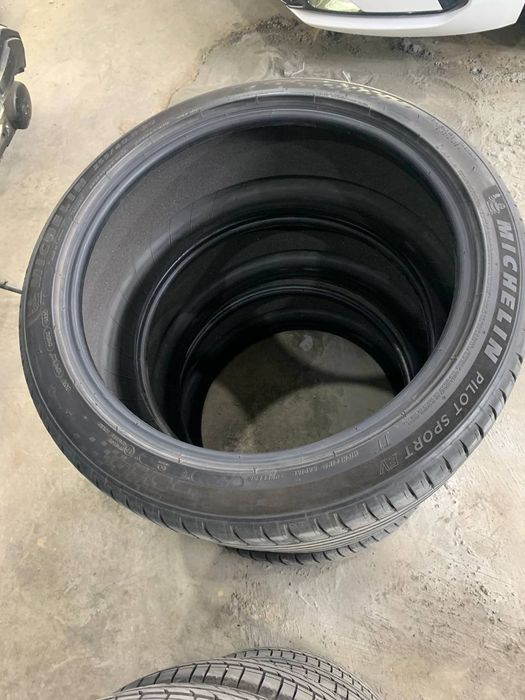 Michelin pilot sport EV 255/40R20   3ta bor