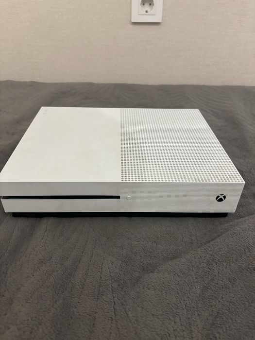 Xbox one s  1 тб