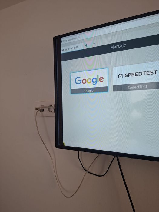 TV Smart LED Starlight + telecomanda diagonală 100 cm pentru piese  HDMI USB suport perete funcțional display defect colț stânga ideal piese reparație