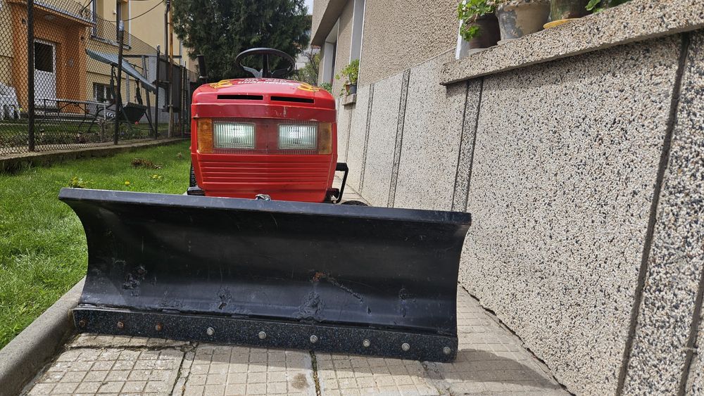 Трактор косачка със снегорин