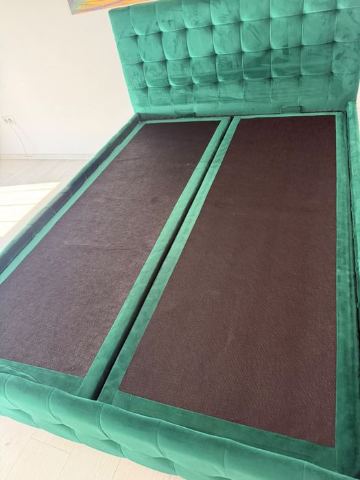 Vand pat tapitat,material catifea verde 140/200